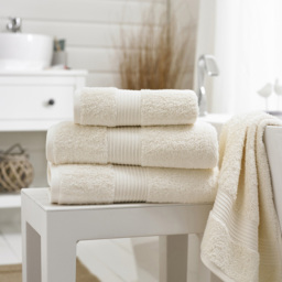 Deyongs Bliss Pima Cream Bath Towel - Size: 70 x 127cm - Wilko - thumbnail 3