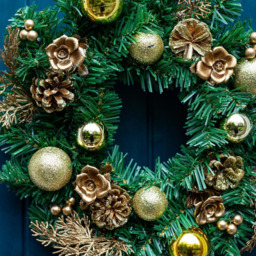 Marco Paul Gold Deck Christmas Wreath with Cones 30cm - Size: 30 x 30 x 8cm - Green - Wilko - thumbnail 4