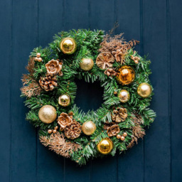 Marco Paul Gold Deck Christmas Wreath with Cones 30cm - Size: 30 x 30 x 8cm - Green - Wilko - thumbnail 3