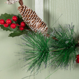 Samuel Alexander Wreath with Red Berries and Pinecones 40cm - Size: 40 x 40 x 4cm - Red / Green - Wilko - thumbnail 4