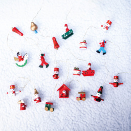 St Helens Wooden Christmas Hanging Ornaments 20 Pack - MULTI - Wilko - thumbnail 5