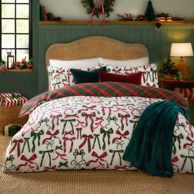 Furn King Size Nathalie Festive Bows Printed Reversible Duvet Set - Red - Wilko - image 1