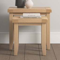 Seconique Windsor Natural Oak Nest of Tables Set of 2 - Size: 50 x 54 x 37cm - Wilko