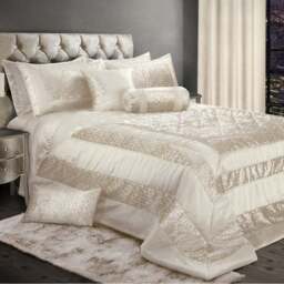 Intimates Vera Single Cream Bedspread - Wilko
