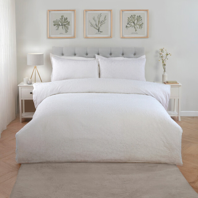 Emilia Jacquard Duvet Set White King - Divante Finest - Wilko - image 1