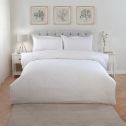 Emilia Jacquard Duvet Set White King - Divante Finest - Wilko