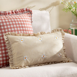 furn. Les Fleurs Daisies Embroidered Ruffle Polyester Filled Cushion 30 x 50cm - White - Wilko - thumbnail 3