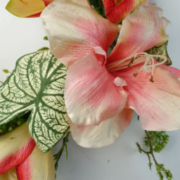 Leaf Pink Lily Artificial Wreath 60cm - Size: 60 x 60 x 10cm - Green - Wilko - thumbnail 3