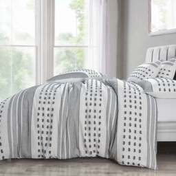 Intimates Arlo Double Tufted Duvet Set - White - Wilko - thumbnail 1