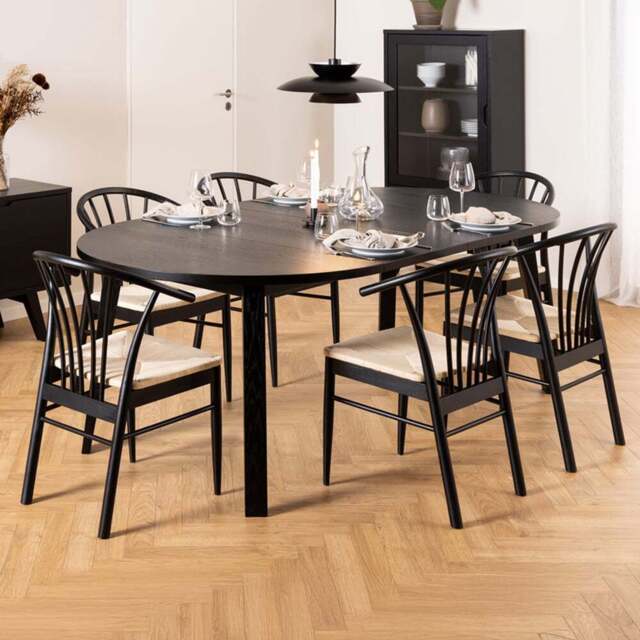 Florence Montreux 6 Seater Round Extending Dining Table Black - Wilko - image 1