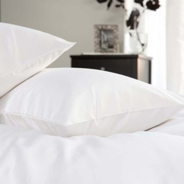 The Lyndon Company Housewife White Pillowcase - Size: 50 x 75cm - Wilko - image 1