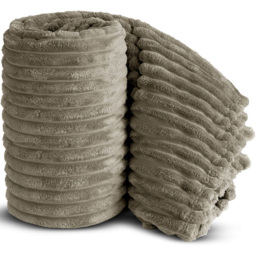 Velosso Bellissima Beige Plush Throw 305 x 305cm - Size: 305 x 305 x 1cm - Wilko - thumbnail 4