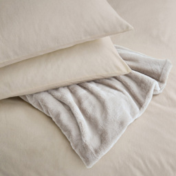 Helena Springfield Linen Plush Faux Fur Sherpa Fleece Throw 130 x 170cm - Size: 170 x 130 x 1cm - Wilko - thumbnail 3