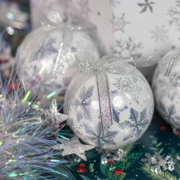 The Christmas Workshop White and Silver Foil Bauble 14 Pack - Wilko - thumbnail 6