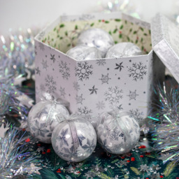 The Christmas Workshop White and Silver Foil Bauble 14 Pack - Wilko - thumbnail 4