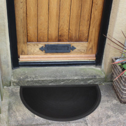 JVL Sesia Black Halfmoon Rubber Scraper Mat 40 x 70cm - JVL Homewares - Wilko - thumbnail 3