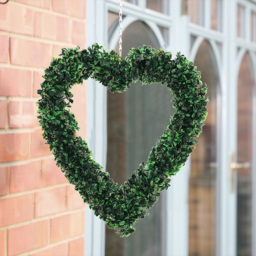 Living and Home Green Artificial Boxwood Leaves Heart Shape Wreath 42cm - Size: 42 x 35 x 3cm - Wilko - thumbnail 3