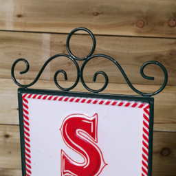 Samuel Alexander Red and White Santa Stop Here Sign Christmas Decoration 86cm - Size: 86 x 22 x 22cm - Wilko - thumbnail 4
