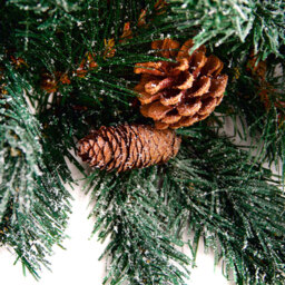 Best Artificial Christmas Garland with Frosted Colorado Pine and Spruce Tips 370cm - Green - Wilko - thumbnail 7