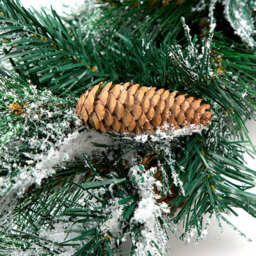 Best Artificial Christmas Garland with Frosted Colorado Pine and Spruce Tips 370cm - Green - Wilko - thumbnail 3