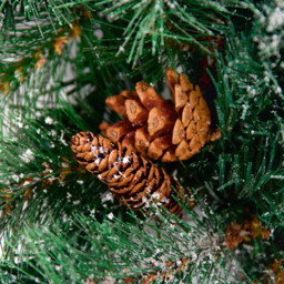 Best Artificial Christmas Garland with Frosted Colorado Pine and Spruce Tips 370cm - Green - Wilko - thumbnail 6