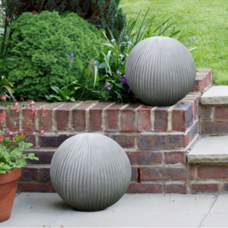 wilko Vertical Ribbed Light Grey Outdoor Decorative Ball 37.5cm - thumbnail 3