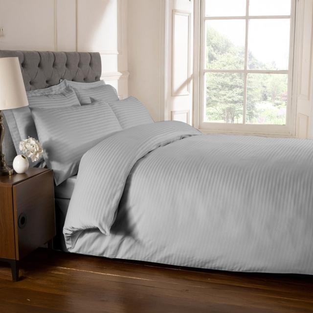 Rapport Home Super King Silver 250 Thread Count Cotton Percale Quilt Cover - Wilko - image 1