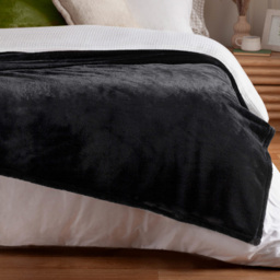 furn. Kallu Black Double-Sided Faux-Fur Throw 130 x 180cm - Size: 180 x 130 x 1cm - Wilko - thumbnail 6
