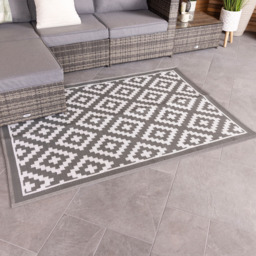 Charles Bentley Diamond Pattern Lightweight Waterproof Indoor/Patio Medium Rug - Size: 120 x 170cm - Black - Wilko - thumbnail 7