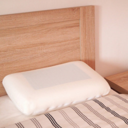 Aidapt Cooling Gel Comfort Memory Foam Pillow - Size: 400 x 600 x 140cm - White - Wilko - thumbnail 3
