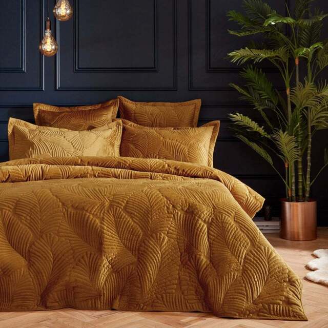 Paoletti Palmeria Single Gold Duvet Set - Wilko - image 1