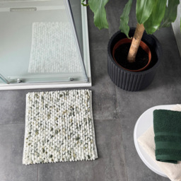 Allure Bath Fashions Luxury Marl Chunky Bobble Green Square Bath Mat 50 x 50cm - Size: 50 x 50 x 1cm - Wilko - thumbnail 3