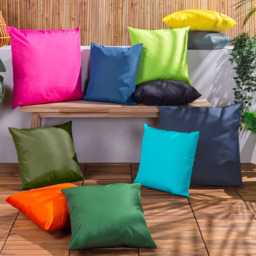 furn. Plain Bottle Green Outdoor Cushion Large - Size: 55 x 55cm - Wilko - thumbnail 4