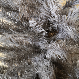 Samuel Alexander Grey Colorado Spruce Artificial Christmas Tree with Wrapped Branches 6ft - Wilko - thumbnail 4