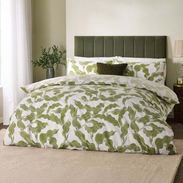 Hoem Super King Size Lauro Green Printed 144 Thread Count Reversible Duvet Set - Wilko - image 1