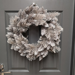 Premier Snow Tipped Fir Christmas Wreath 50cm - Size: 50 x 50 x 50cm - White - Wilko - thumbnail 3