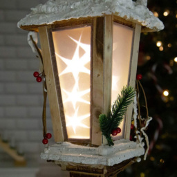 Shatchi Warm White LED Brown Wooden Lamppost with Rotating Stars - Size: 85 x 19 x 19cm - Gold - Wilko - thumbnail 3