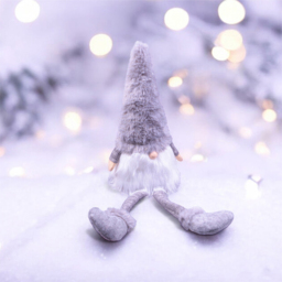 St Helens Grey Long Legged Sitting Henderick Gonk Decoration - Size: 380 x 120 x 120cm - Wilko - thumbnail 3
