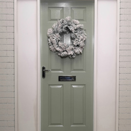 Premier Snow Flocked Wreath 50cm with Acorns - Size: 50 x 50 x 50cm - White - Wilko - thumbnail 5
