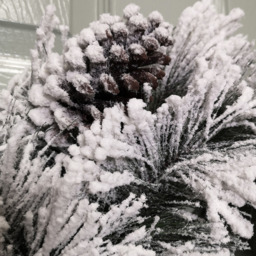 Premier Snow Flocked Wreath 50cm with Acorns - Size: 50 x 50 x 50cm - White - Wilko - thumbnail 7