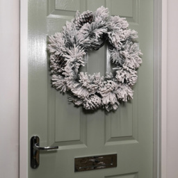 Premier Snow Flocked Wreath 50cm with Acorns - Size: 50 x 50 x 50cm - White - Wilko - thumbnail 6