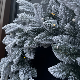 Festive Christmas Pre-Lit Snow Flocked Wreath 60cm - Size: 15 x 60 x 60cm - Green - Wilko - thumbnail 5