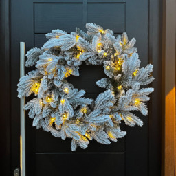 Festive Christmas Pre-Lit Snow Flocked Wreath 60cm - Size: 15 x 60 x 60cm - Green - Wilko - thumbnail 3