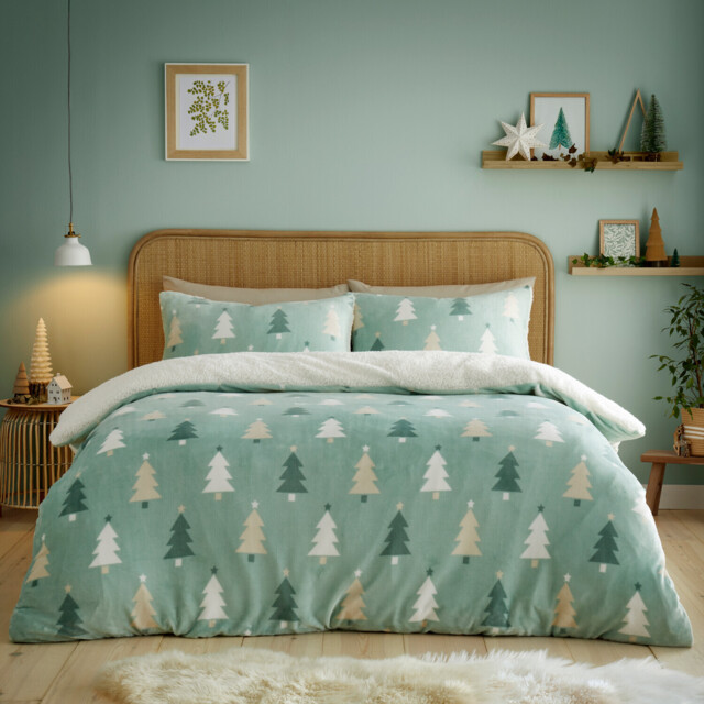 Christmas Trees Fleece Duvet Set Green King - Wilko - image 1