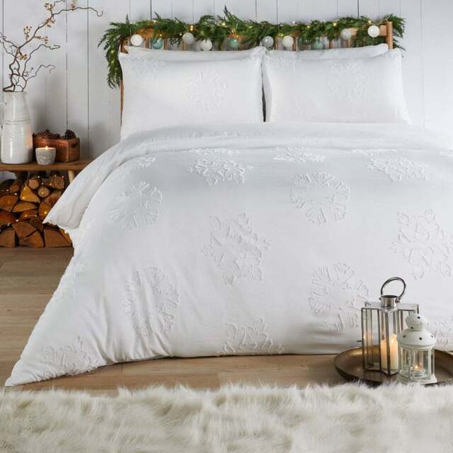 Duvet Day Double Snow Crystal Tufted Soft Touch Duvet Set - White - Wilko - image 1