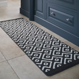 My Mat Charcoal Geometric Cosy Stain Resistant Runner 67 x 200cm - Size: 65 x 200 x 2cm - grey - Wilko - thumbnail 3