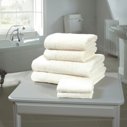 Rapport Home Chatsworth Super Soft 600gsm Combed Cotton White Bath Towel - Size: 4 x 70 x 120cm - Wilko - thumbnail 3
