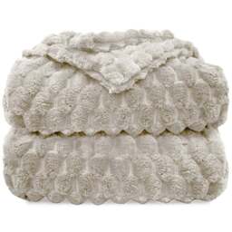 Velosso Cream Chunky Popcorn Throw 200 x 240cm - Size: 240 x 200 x 1cm - Wilko