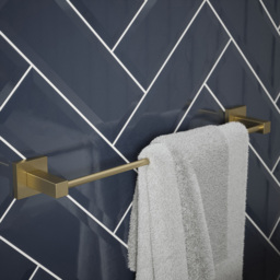 Rothley Satin Brass Square Towel Rail 450mm - Size: 9.5 x 6.5 x 52cm - Gold - Wilko - thumbnail 3