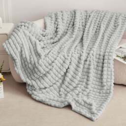 Groundlevel Large Grey Box Super Soft Luxury Faux Fur Throw - Size: 200 x 150 x 200cm - Wilko - thumbnail 3